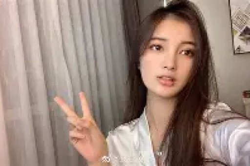 斗鱼女主播忘关摄像头私密画面流出！虚假人设彻底翻车