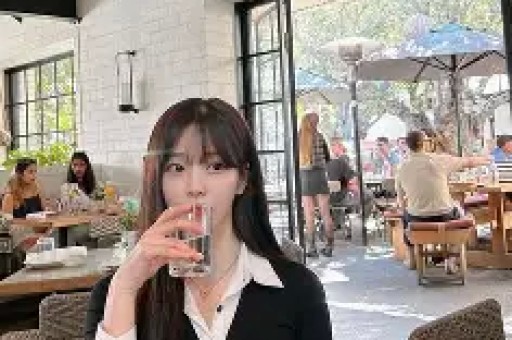 39岁范冰冰参加婚礼被曝光！素面朝天无明星架子网友：挺白挺胖